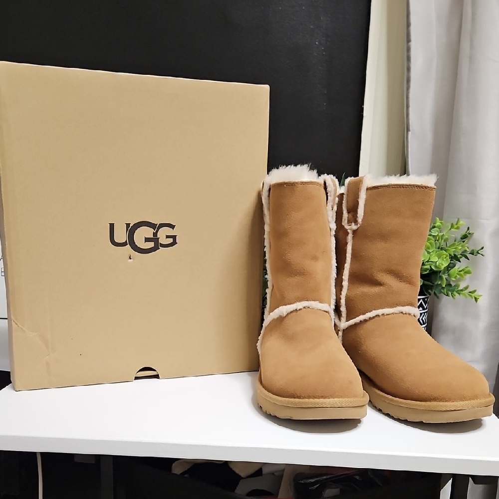 UGG Chestnut Boots with Shearling Trim